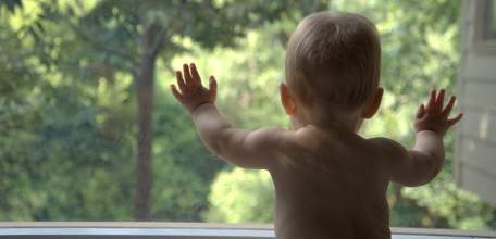 В 2018 году в Липецкой области зарегистрировано 6 несчастных случаев падения детей из окон