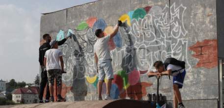 В Ельце на площадках скейт-парка состоялся молодёжный фестиваль «Краски лета»