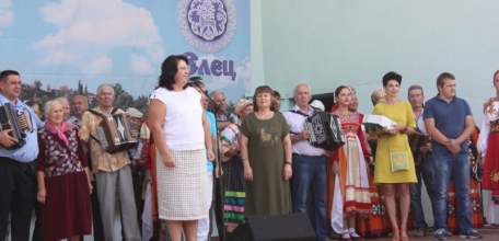 В городском парке Ельца в 34-й раз состоялся фестиваль «Играй, гармонь Елецкая!»