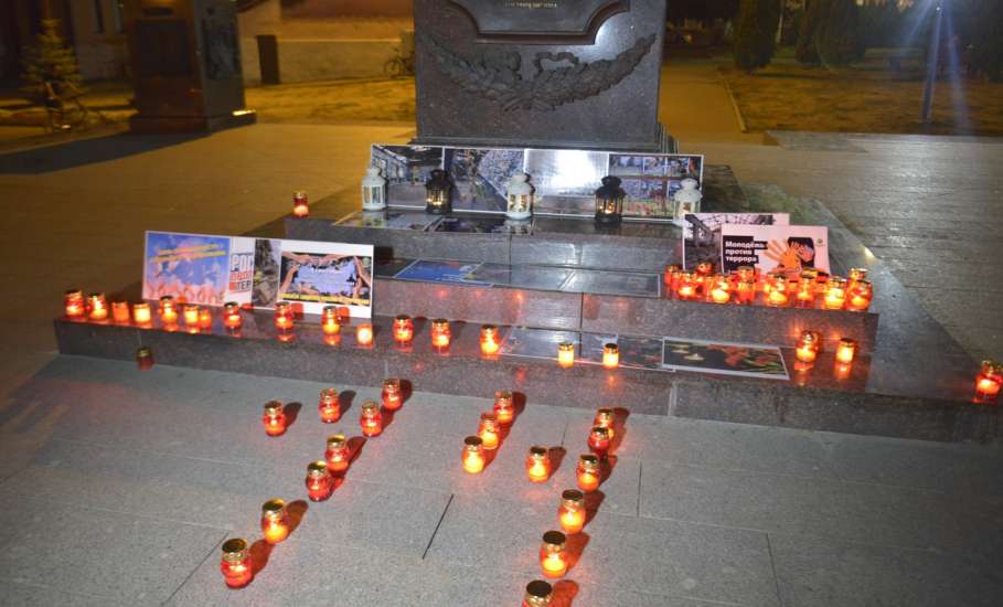 На Красной площади в Ельце прошла акция, посвящённая Дню солидарности в борьбе с терроризмом