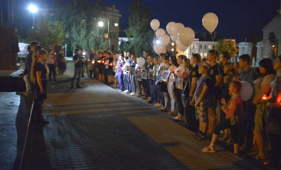 На Красной площади в Ельце прошла акция, посвящённая Дню солидарности в борьбе с терроризмом
