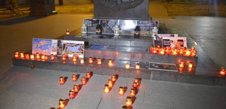На Красной площади в Ельце прошла акция, посвящённая Дню солидарности в борьбе с терроризмом