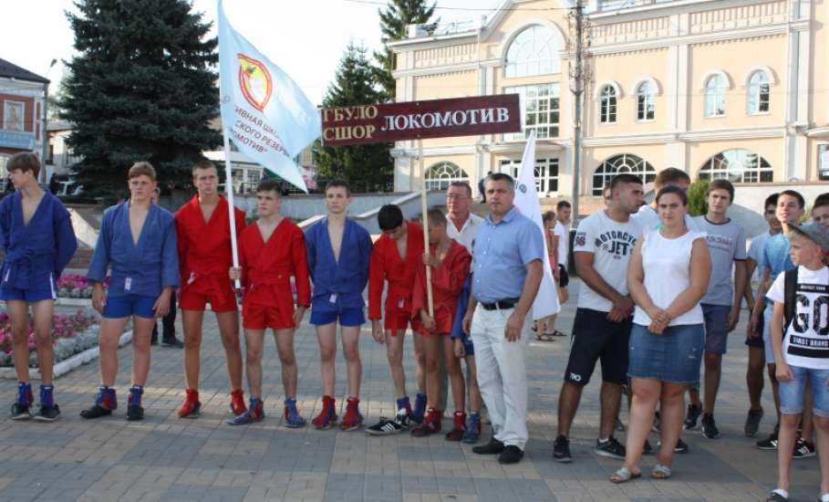 Фестиваль спорта состоялся на площади Ленина