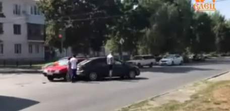 В Ельце на перекрёстке улиц Героев и Коммунаров произошло ДТП