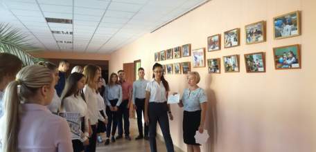 В Ельце открыта передвижная городская фотовыставка «Волонтеры в действии»